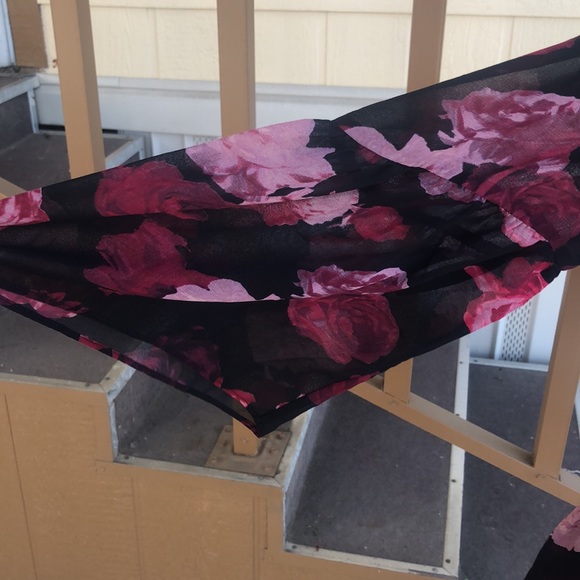 Beautiful BCBG Generation Flowly Dress - Picture 6 of 13